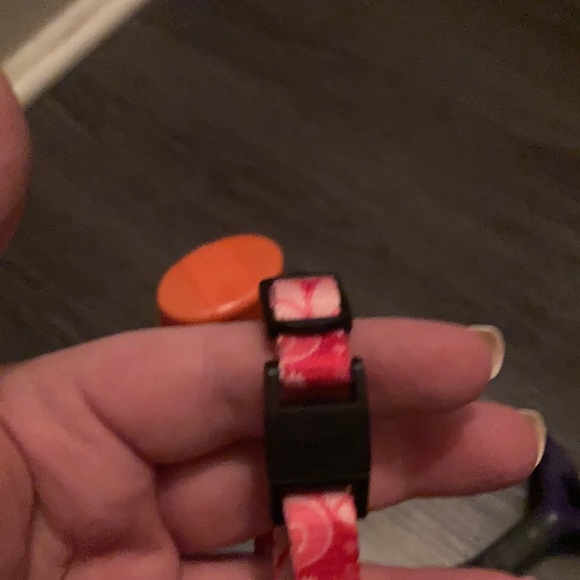 Furminator comb, cat hairball shampoo, and cute pink collar w a bell…!! - Picture 7 of 7